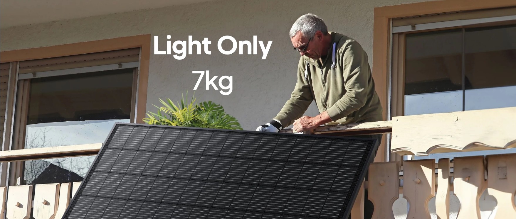 BLUETTI BFPV-255 kasalı esnek güneş paneli balkon kurulumu